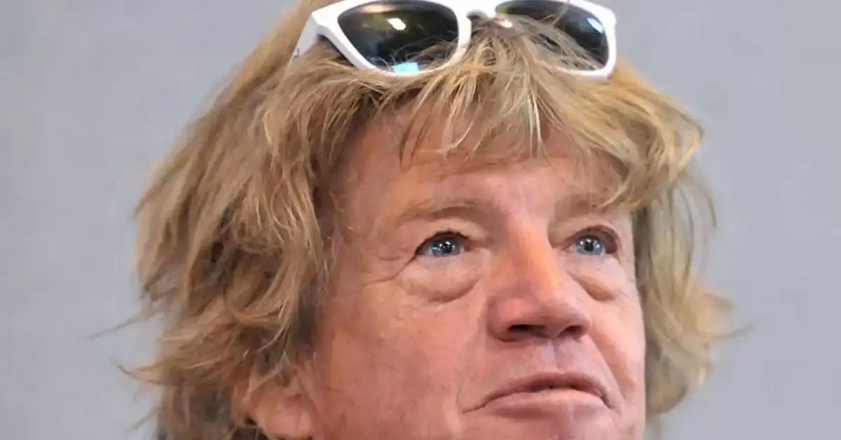 Does Robin Askwith Wear A Wig